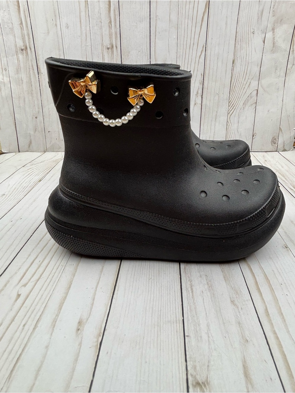 Crocs Classic Crush Boot Black W Bow Jibbitz Size 8